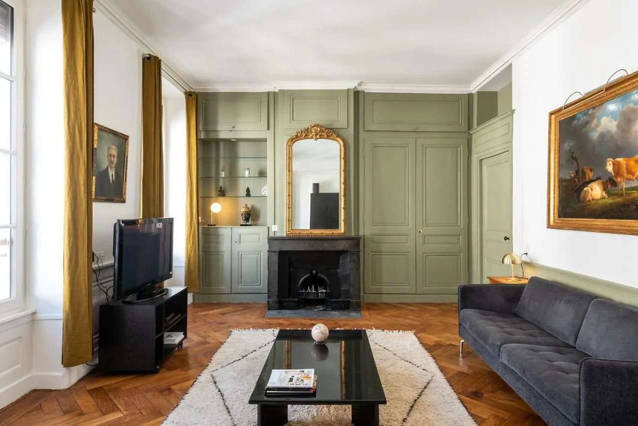 Honore - Suite Victor Hugo location